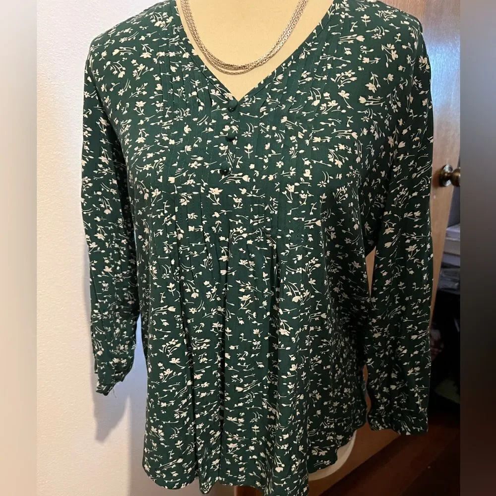 NWOT Fun2Fun 3/4 Sleeve Green and White Blouse Size Small #103